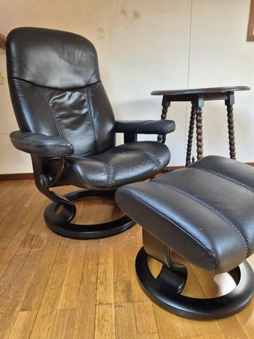 Heerlijke luxe leren relaxfauteuil met voetenbankje beschikbaar voor biedingen