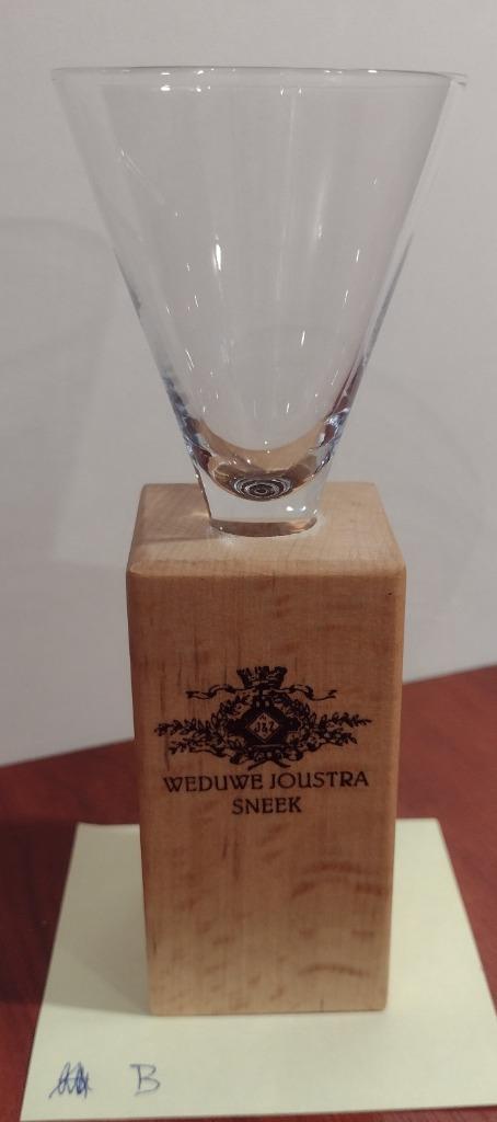 Weduwe Joustra Jenever Glaasje 4,5cl. (B), Verzamelen, Glas en Borrelglaasjes, Gebruikt, Borrel- of Shotglas, Ophalen of Verzenden