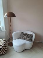 WOOOD fauteuil Stone crème bouclé stof met leuning rechts, Huis en Inrichting, Fauteuils, Ophalen, Minder dan 75 cm, Zo goed als nieuw