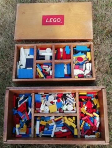 Grote houten kist met verzameling vintage LEGO jaren 60/70 beschikbaar voor biedingen