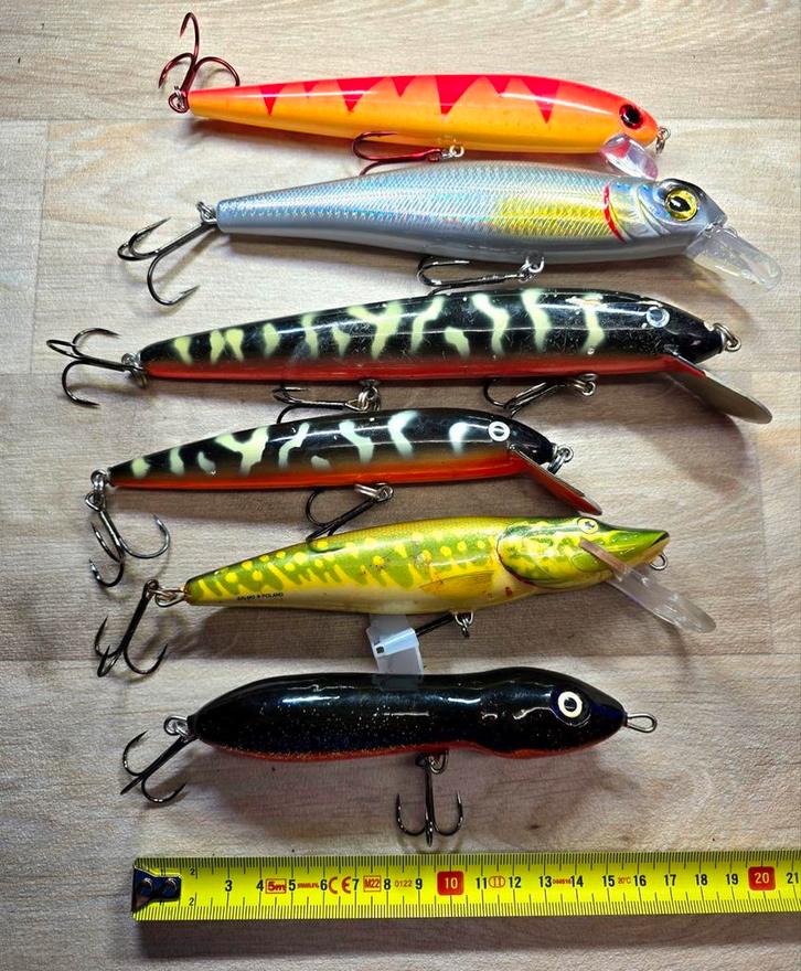 6 Pluggen : SALMO pike / SALMO Marauder / ULTIMATE Invader 1, Watersport en Boten, Hengelsport | Roofvissen, Zo goed als nieuw
