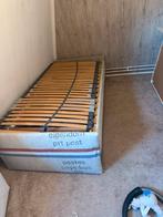 Uniek 2-persoonsbed bekleed met PostNL zakken, Ophalen, Gebruikt, Overige kleuren, Tweepersoons