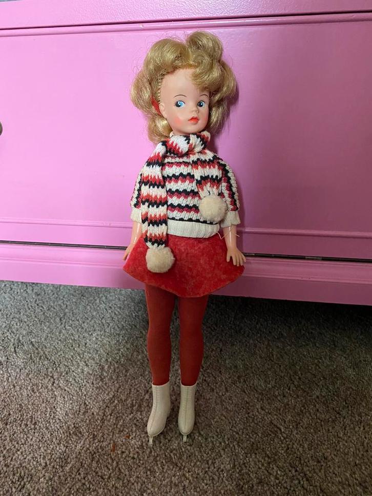 Barbie Sindy pop met ice skating outfit, Verzamelen, Poppen, Gebruikt, Pop, Ophalen of Verzenden