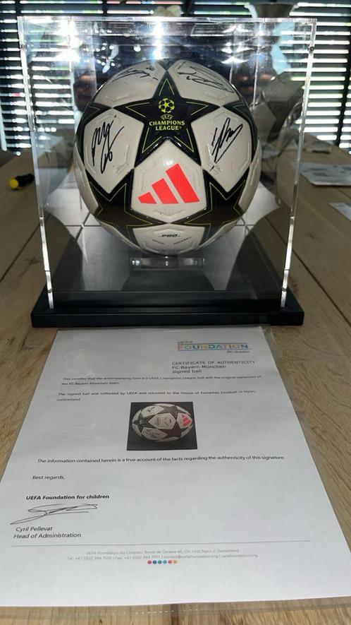 Gesingeerde Bayern Bunchen wedstrijdbal- Champions league, Verzamelen, Sportartikelen en Voetbal, Zo goed als nieuw, Buitenlandse clubs