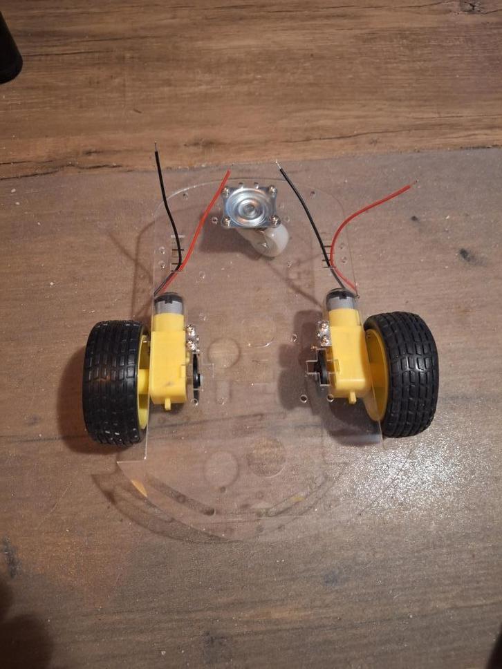 Vier driewiel platform met motoren voor robot experimenten., Hobby en Vrije tijd, Elektronica-componenten, Zo goed als nieuw, Ophalen of Verzenden