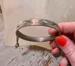 Vintage zilverkleurige geëtste armband slavenarmband boho, Ophalen of Verzenden, Zo goed als nieuw, Zilver