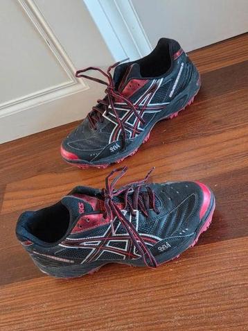 Zwarte veld hockeyschoenen Asics maat 42 beschikbaar voor biedingen