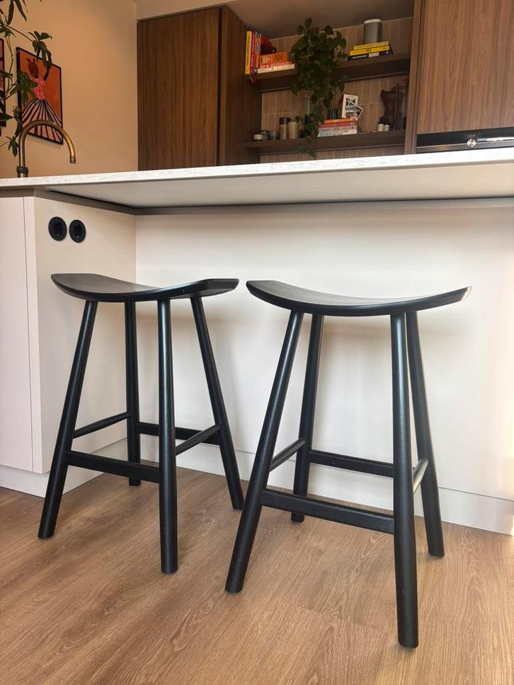 Houten counter barkrukken zwart | zithoogte 65 cm, Huis en Inrichting, Barkrukken, Zo goed als nieuw, 60 tot 90 cm, Hout, 2 krukken