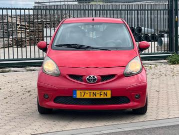 Toyota Aygo 1.0 12V Vvt-i 5DRS MMT 2006 Rood beschikbaar voor biedingen