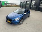 Volvo V40 2.0 T4 190PK 2017 Blauw, Auto's, Volvo, Voorwielaandrijving, 65 €/maand, Handgeschakeld, Particulier