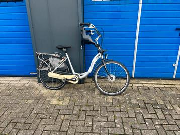 Goedkope moederfiets. Moeder fiets technisch in goede staat beschikbaar voor biedingen