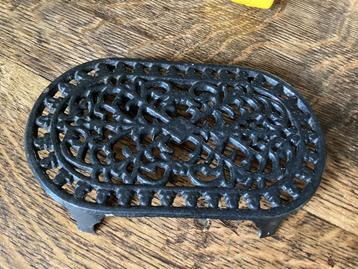 Gietijzeren onderzetter 21,5 x 12,5 cm voor, € 8,50 beschikbaar voor biedingen