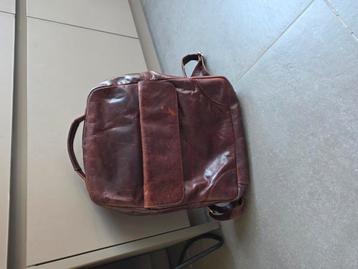 Leren rugtas voor werk of studie beschikbaar voor biedingen