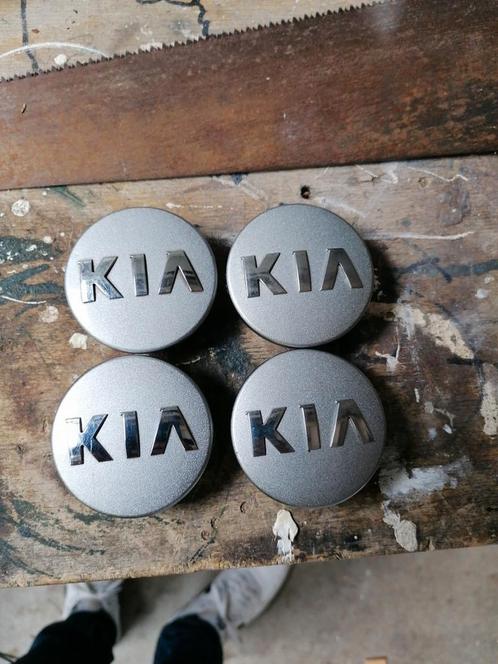 Setje orginele Kia naafkapjes, Auto diversen, Wieldoppen, Zo goed als nieuw, Ophalen of Verzenden