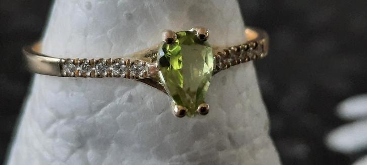 14k geelgouden ring met Peridoot en diamanten, Sieraden, Tassen en Uiterlijk, Ringen, Zo goed als nieuw, Dame, 17 tot 18, Goud