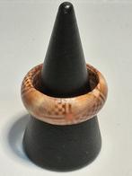 houten ring lichtbruin maat 18 nr.10, Sieraden, Tassen en Uiterlijk, Ringen, Overige materialen, Bruin, Nieuw, Ophalen of Verzenden