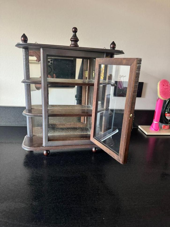 Houten Vitrinekastje Swarovski - Klein & Fijn, Huis en Inrichting, Kasten | Vitrinekasten, Gebruikt, Minder dan 100 cm, Minder dan 50 cm