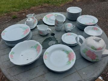 Servies lieflijk bloemetje merk kahla  beschikbaar voor biedingen