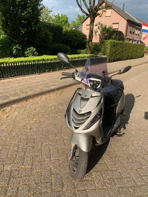 Piaggio Zip 4T – Goede basis, kapotte carter, Fietsen en Brommers, Scooters | Piaggio, Gebruikt, Zip, Benzine, Ophalen