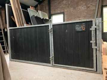 Twee paarden of pony boxen stalwanden kunststof beschikbaar voor biedingen