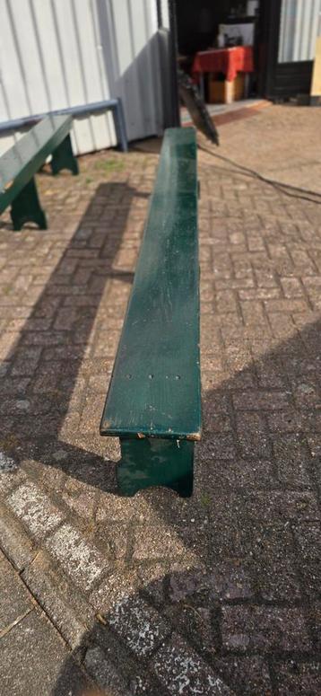 Twee antieke gymbanken – 2,86m lang beschikbaar voor biedingen