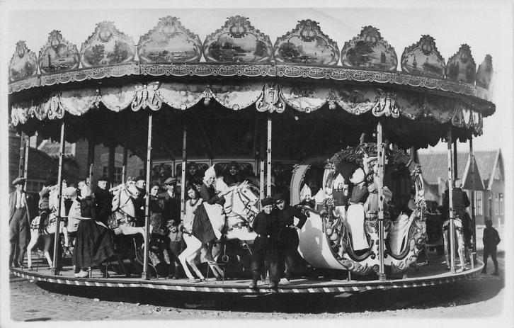 V149 Volendam Kermis draaimolen type fotokaart, Verzamelen, Ansichtkaarten | Nederland, Noord-Holland, 1920 tot 1940, Ophalen of Verzenden