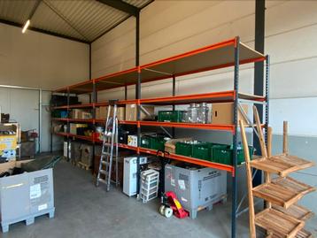 Stelling 4 secties van 230 x 120 x 300 cm beschikbaar voor biedingen