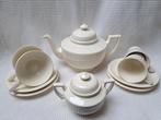 Merk:Empire.Thee pot/ koffie Met4 kop en schotels/suikerpot., Huis en Inrichting, Keuken | Servies, Ophalen of Verzenden, Zo goed als nieuw
