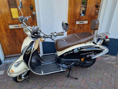 AGM Retro Zwart/Creme bromscooter 950 bij: Scooterforyou  ki, Fietsen en Brommers, Snorfietsen en Snorscooters, Gebruikt, Overige merken