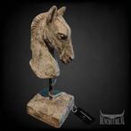 Paardenhoofd, op voetstuk, Ophalen, Nieuw