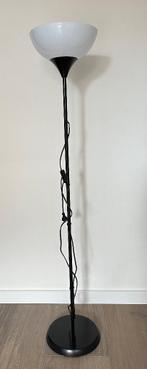 Staande lampen - 2 stuks IKEA, Huis en Inrichting, Lampen | Vloerlampen, Ophalen, Zo goed als nieuw, Metaal, 100 tot 150 cm