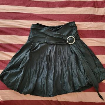 Nette zwarte dames rok maat M  beschikbaar voor biedingen