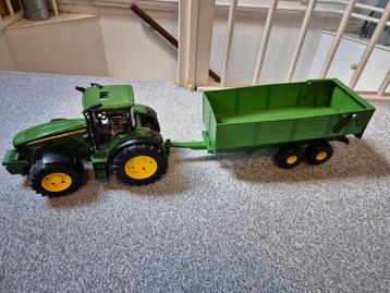 John Deere Tractor met Aanhanger beschikbaar voor biedingen