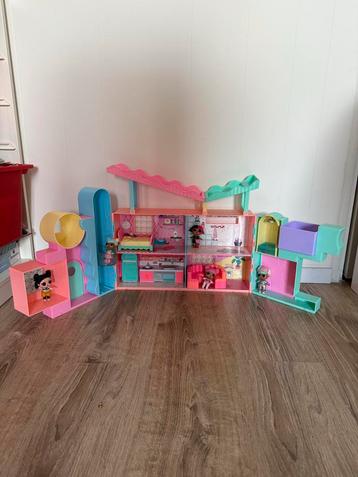 LOL Surprise! Speelhuis + 5 Poppen beschikbaar voor biedingen