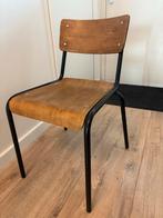 Twee Houten Stoelen, vintage look. Zwart metaal en hout., Ophalen, Gebruikt, Twee, Bruin