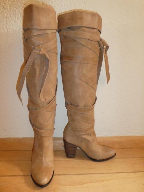 Chick on a Mission laarzen maat 36 VINTAGE overknee beige, Kleding | Dames, Schoenen, Zo goed als nieuw, Hoge laarzen, Beige, Verzenden