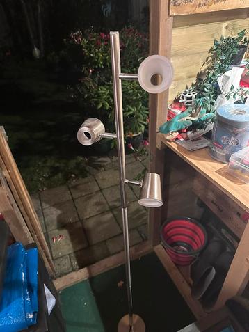 LED Vloerlamp "peerloos" design beschikbaar voor biedingen