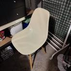 Gratis Kuipstoel - Eames Stijl, Hout, Gebruikt, Wit, Ophalen of Verzenden