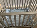 Te koop: Mooie grijze box van Babypark, Kinderen en Baby's, Boxen, Ophalen, Zo goed als nieuw, Wieltjes