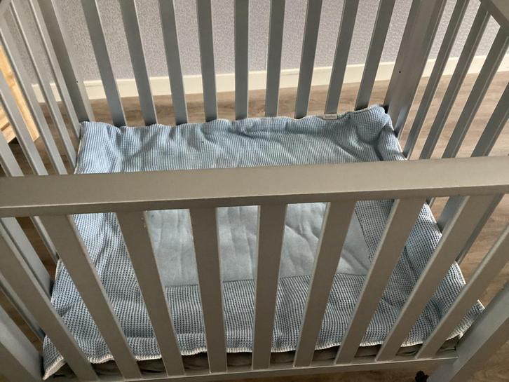 Te koop: Mooie grijze box van Babypark, Kinderen en Baby's, Boxen, Zo goed als nieuw, Wieltjes, Ophalen