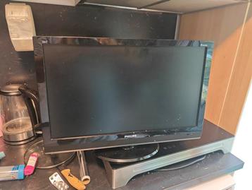 Tv monitor + stroomkabel en afstandsbediening beschikbaar voor biedingen