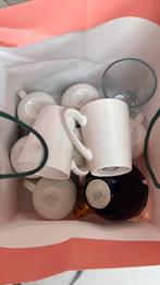 Gratis aantal kopjes in goede staat, Huis en Inrichting, Ophalen, Zo goed als nieuw, Overige stijlen, Kop(pen) en/of Schotel(s)