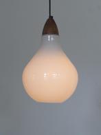 vintage opaline glazen hanglamp, druppelvorm met houten punt, Ophalen, Gebruikt, Vintage, Minder dan 50 cm