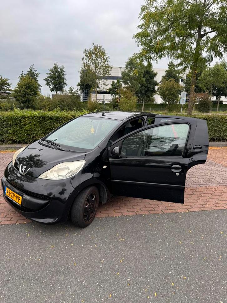 Peugeot 107 1.0 12V 5DR 2007 Zwart nieuwe APK, Auto's, Peugeot, Particulier, Airbags, Airconditioning, Centrale vergrendeling
