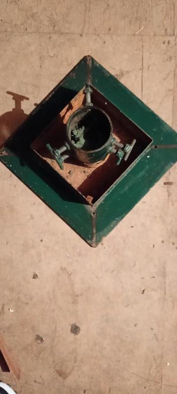 Kerstboom standaard, zware ijzeren uitvoering. beschikbaar voor biedingen