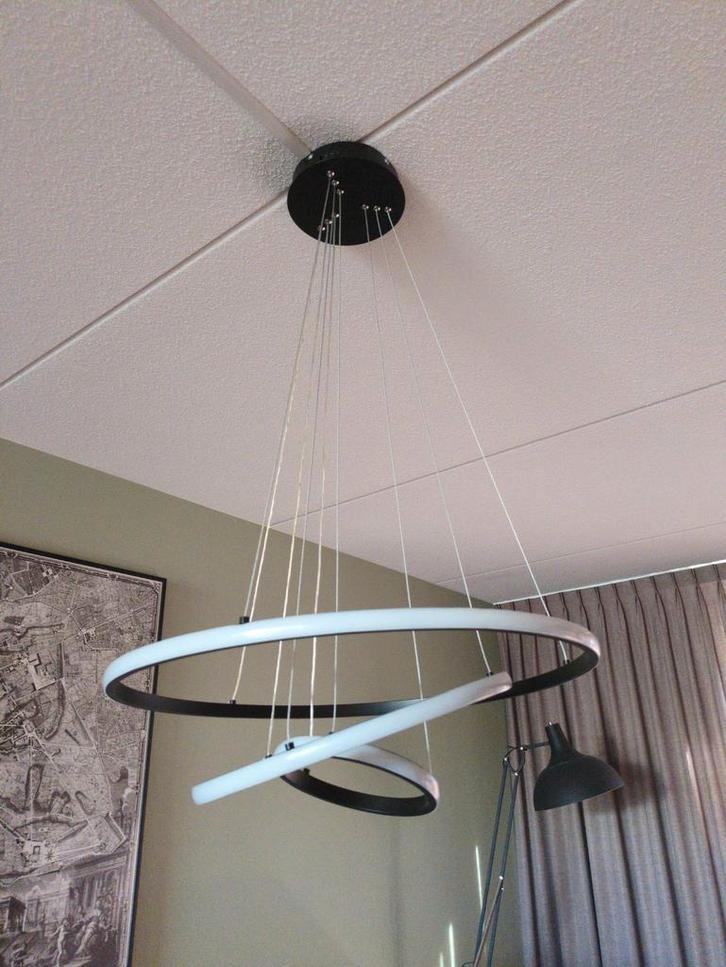 Moderne dimbare lamp met afstandsbediening, Huis en Inrichting, Lampen | Hanglampen, Nieuw, Minder dan 50 cm, Kunststof, Metaal