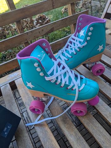 Nieuwe rolschaatsen in doos– skate in stijl beschikbaar voor biedingen