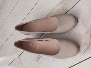 Prachtige pumps ( taupe) beschikbaar voor biedingen
