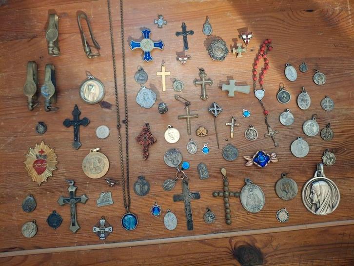 Antieke Religieuze Spelden en Hangers Collectie, Antiek en Kunst, Antiek | Religie, Ophalen of Verzenden