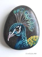 Trotse pauw hand geschilderd op een mooie riviersteen, Ophalen of Verzenden